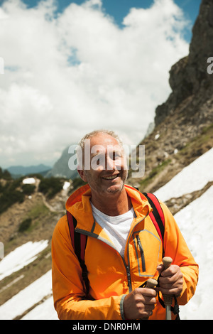 Close-up Portrait von reifer Mann Wandern in Bergen, Tannheimer Tal, Österreich Stockfoto