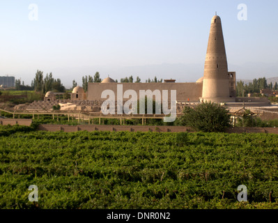 Das Emin-Minarett oder Imin Ta in der Nähe der Uyghur Moschee in Turpan (Turfan), Xinjiang, China. Es ist das höchste Minarett in China, bu Stockfoto