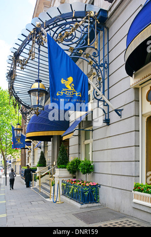 Die Arlington Street Eintritt in das Ritz Hotel am Piccadilly im West End London England Großbritannien Stockfoto