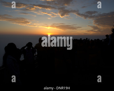 Sunrise Dawn Tempel auf dem goldenen Gipfel von Mount Emei, Emei Shan, in der Nähe von Leshan, Sichuan Provinz, China. Stockfoto