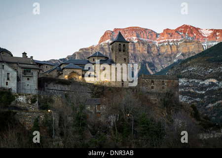 Letzten Lichter in Torla, Huesca, Spanische Pyrenäen Stockfoto