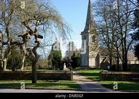 Die Pfarrkirche von St. Maria am Lower Slaughter, Gloucestershire, England. Stockfoto