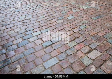 Hintergrundtextur feuchte alte Granit gepflasterten Straße Stockfoto