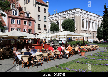 Restaurant im Livu Laukums Square, Riga, Lettland, Europa Stockfoto