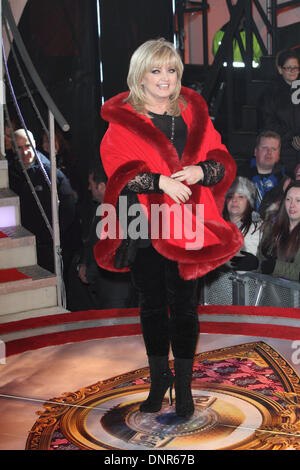 Borehamwood, Hertfordshire, UK. 3. Januar 2014. Linda Nolan nachts Kanal 5 Celebrity großen Bruder Start Elstree Studios, Borehamwood, Hertfordshire - Credit: KEITH MAYHEW/Alamy Live-Nachrichten Stockfoto