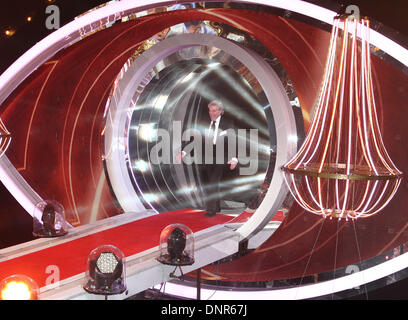 Borehamwood, Hertfordshire, UK. 3. Januar 2014. Lionel Blair nachts Kanal 5 Celebrity großen Bruder Start Elstree Studios, Borehamwood, Hertfordshire - Credit: KEITH MAYHEW/Alamy Live-Nachrichten Stockfoto