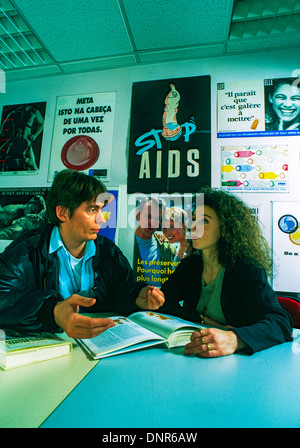 Paris, Frankreich, Frankreich AIDS Gesundheitskrise Werbung HIV-Präventionskampagne Poster an der Wand im Büro der N.G.O. unterstützt die CRIPS (Benoit Felix) die HIV-Kampagne Stockfoto