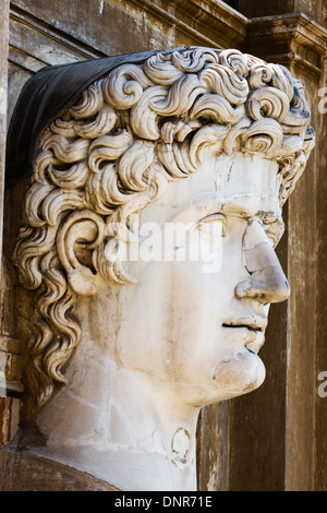 Geschnitzte Skulptur im Innenhof der Vatikanischen Museen, Vatikanstadt, Rom, Italien, Europa Stockfoto