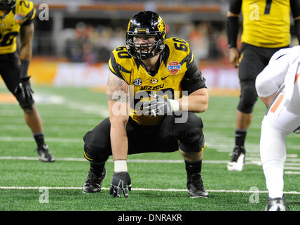 Arlington, TX, USA. 3. Januar 2014. Missouri Tigers offensive Linienrichter Connor McGovern #60 während der 78. jährliche AT&T Cotton Bowl klassische Bowl-Spiel zwischen der Oklahoma State University Cowboys und den Missouri Tigers im AT&T Stadium in Arlington, TX Credit: Cal Sport Media/Alamy Live News Stockfoto