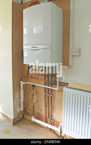 Vaillant Ecotec Plus 824 Kombination Wand Gas Zentralheizung Heizkessel, Großbritannien Stockfoto