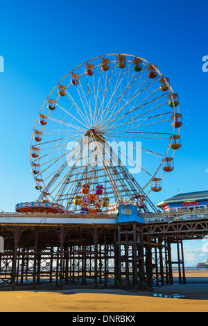 Blackpool Central Pier und Riesenrad Stockfoto