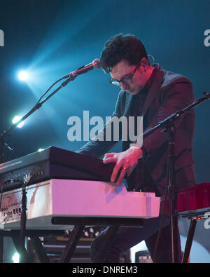 Madison, Wisconsin, USA. 23. Februar 2013. IAN HULTQUIST von Passion Pit führt im Orpheum Theater in Madison, Wisconsin © Daniel DeSlover/ZUMAPRESS.com/Alamy Live-Nachrichten Stockfoto