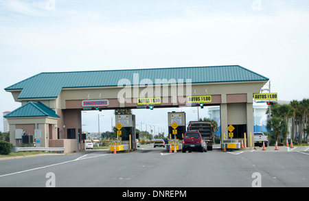 Mautstation auf Mautstraße in Pensacola Beach Florida USA Stockfoto