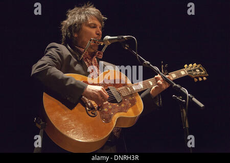 Madison, Wisconsin, USA. 28. März 2011. JEFF TWEEDY führt ein Solo akustisches set im Capitol Theater in Madison, Wisconsin © Daniel DeSlover/ZUMAPRESS.com/Alamy Live-Nachrichten Stockfoto