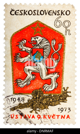 UdSSR - CIRCA 1973: Briefmarke gedruckt in der USSR zeigt Gedenk-Datum der Annahme der Verfassung der Tschechoslowakei Stockfoto