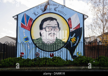 Wandgemälde in Belfast zum Gedenken an die UDA Kommandant Jackie Coulter, der im Jahr 2000 während einer Fehde zwischen Loyalisten getötet wurde. Stockfoto