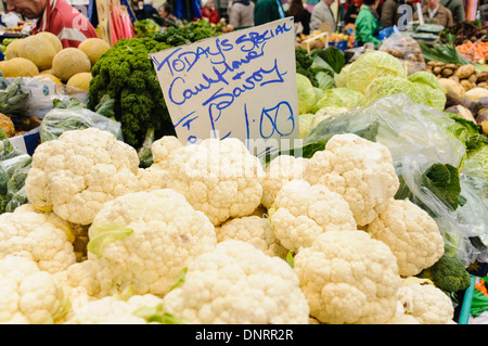 Gemüse Stand auf einem Markt Stockfoto