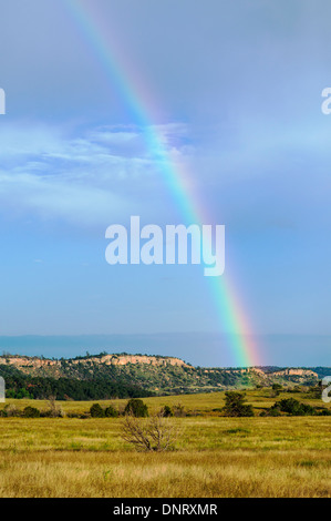 Regenbogen über Felder südlich von Colorado Springs, Colorado, USA Stockfoto