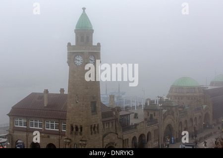 Alter Elbtunnel im Nebel, Hamburg, Deutschland Stockfoto