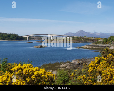 Skye-Brücke, Kyle of Lochalsh, Loch Aish, Schottland. Stockfoto