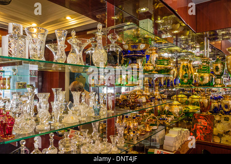 Anzeige von Crystal Ware, Kampong Glam, Singapur Stockfoto