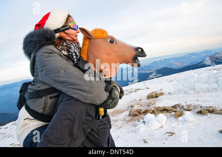 1. Januar 2014, Karpaten - feiern Wanderer Neujahr auf Howerla Berg, dem höchsten Berg in der Ukraine Stockfoto