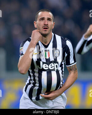 Turin, Italien. 6. Januar 2014. Leonardo Bonucci von Juventus Turin feiert in der italienischen Serie A-Fußballspiel gegen die Roma in Turin, Italien, 5. Januar 2014. Juventus gewann 3: 0. Bildnachweis: Alberto Lingria/Xinhua/Alamy Live-Nachrichten Stockfoto
