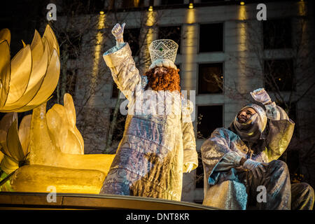 Barcelona, Spanien. 5. Januar 2014: Gaspar Kavalkade bei der traditionellen Parade der drei magischen Könige in Barcelona. Bildnachweis: Matthi/Alamy Live-Nachrichten Stockfoto