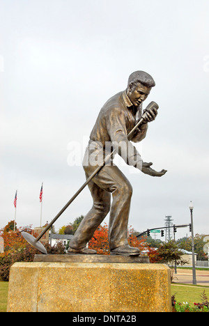 Statue von Elvis Presley bei seiner Heimkehr Konzert im Jahr 1956 in Tupelo, Mississippi, Heimat von Elvis Presley für seine ersten 13 Jahre Stockfoto