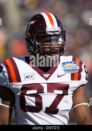 30. Dezember 2013 - El Paso, TX, Vereinigte Staaten von Amerika - 31. Dezember 2013 El Paso, TX... Virginia Tech defensives Ende (87) Dewayne Alford sucht das Spiel rufen während der UCLA Vs Virginia Tech Football-Spiel. Die UCLA Bruins besiegte der Virginia Tech Hokies 42-12 Dienstag, 31. Dezember 2013 in die Hyundai Sun Bowl in El Paso, TX. (Obligatorische Credit: Juan Lainez / MarinMedia.org / Cal Sport Media) (Komplette Fotograf und Kreditkarte erforderlich) Stockfoto