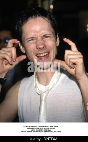 13. Juli 2001 - K22462TR: HEDWIG und ANGRY INCH Prem. ORPHEUM THEATRE, LOS ANGELES CA 07/12/2001.JOHN CAMERON MITCHELL. TOM RODRIGUEZ / 2001 (Kredit-Bild: © Globe Photos/ZUMAPRESS.com) Stockfoto