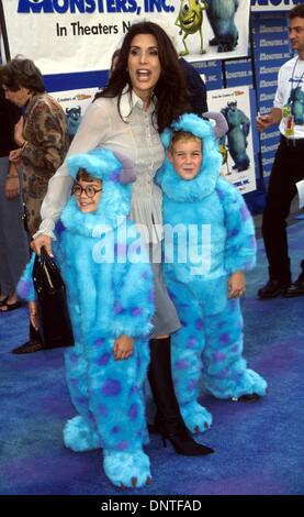 29. Oktober 2001 - K23207MR: Monster INC. PREMIERE.EL CAPITAN THEATER, HOLLYWOOD, CA 10/28/2001.JO CHAMPA und Neffen RICK und SAM. MILAN RYBA / 2001 (Kredit-Bild: © Globe Photos/ZUMAPRESS.com) Stockfoto