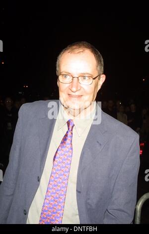 3. Dezember 2001 - K23536JBB: 12/2/01.THE Welt-PREMIERE von dem FILM'' IRIS AT PARIS THEATER IN New York... JIM BROADBENT. JOHN BARRETT / 2001 (Kredit-Bild: © Globe Photos/ZUMAPRESS.com) Stockfoto