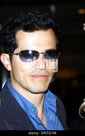 10. April 2002 - K24675AR: '' ein WORK IN PROGRESS: ein Abend mit DAVID O. RUSSELL''. AN DAS MUSEUM OF MODERN ART IN NEW YORK CITY 10.04.01. ANDREA RENAULT / 2002.JOHN LEGUIZAMO (Kredit-Bild: © Globe Photos/ZUMAPRESS.com) Stockfoto