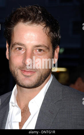 11. April 2002 - K24680AR: '' ENIGMA'' PREMIERE zugunsten des INTERNATIONAL RESCUE COMMITTEE. IM BEEKMAN THEATRE IN NEW YORK CITY 11.04.02. ANDREA RENAULT / 2002.JEREMY NORTHAM (Kredit-Bild: © Globe Photos/ZUMAPRESS.com) Stockfoto