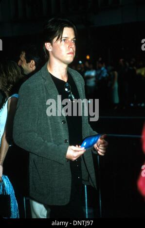 23. Juli 2001 - K22709MG: 7/23/01.THE '' PLANET OF THE APES"Filmpremiere. IM ZIEGFELD THEATRE IN NEW YORK... JOSHUA BELL. MARINA GARNIER / 2001. (Kredit-Bild: © Globe Photos/ZUMAPRESS.com) Stockfoto