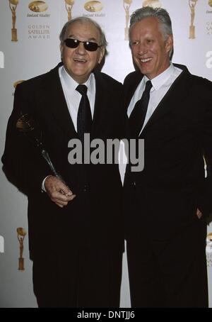 20. Januar 2002 - K23864TR: 6. GOLDEN SATELLITE AWARDS.ST. REGIS HOTEL, BEVERLY HILLS, CA 01/19/2002.KARL MALDEN und JAMES WOODS. TOM RODRIGUEZ / 2002 (Kredit-Bild: © Globe Photos/ZUMAPRESS.com) Stockfoto