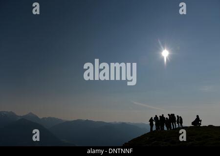 Touristen auf dem Gipfel des Kronplatz (2275m) in Trentino-Alto Adige, Italien, 27 Juli 2013. Foto: Frank Mai / picture Alliance Stockfoto