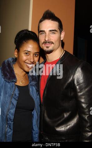 14. März 2002 - K24387AG: CLUB GREENLIGHT. BEI GQ LOUNGE, LA, CA 03/13/2002.KEVIN RICHARDSON UND ELIANE FREUND HENRI. AMY GRÄBER / 2002. (D) (Kredit-Bild: © Globe Photos/ZUMAPRESS.com) Stockfoto