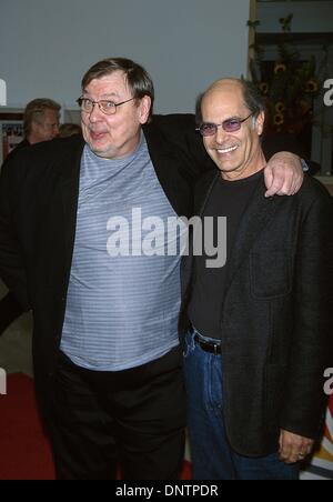 30. April 2002 - Hollywood, CA, USA - K24859MR: NBC L.A. LAW der Film SCREENING.MUSEUM von Fernsehen und RADIO, BEVERLY HILLS, CA 04/29/2002.LARRY DRAKE und ALAN RACHINS. MILAN RYBA / 2002 (Kredit-Bild: © Globe Photos/ZUMAPRESS.com) Stockfoto