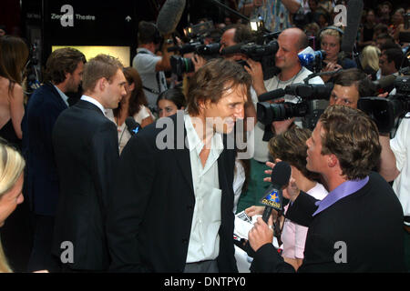 1. Januar 1980 - K25603JBB: '' K-19: die WIDOWMAKER'' im ZIEGFELD THEATRE IN NEW YORK CITY PREMIERE 17.07.02. JOHN BARRETT / 2002.LIAM NEESON. (Kredit-Bild: © Globe Photos/ZUMAPRESS.com) Stockfoto