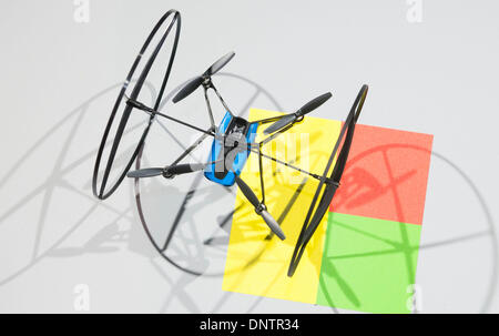 Las Vegas, Nevada. 5. Januar 2014. Ein Papagei MiniDrone ist während der "CES enthüllt," gesehen eine Medienvorschau Event auf der jährlichen Consumer Electronics Show (CES), in Las Vegas, Nevada, 5. Januar 2014. Der weltweit größte Verbraucher-Technologie Messe, auch bekannt als die Consumer Electronics Show (CES), läuft von Jan 7 bis 10 in Las Vegas, Nevada. Bildnachweis: Yang Lei/Xinhua/Alamy Live-Nachrichten Stockfoto