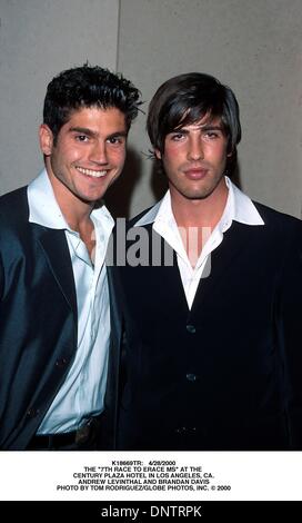 28. April 2000 - K18669TR: 4/28/2000.THE '' 7. Rennen ERACE MS '' in der. CENTURY PLAZA HOTEL IN LOS ANGELES, CA... ANDREW LEVINTHAL UND BRANDAN DAVIS. TOM RODRIGUEZ / 2000 (Kredit-Bild: © Globe Photos/ZUMAPRESS.com) Stockfoto