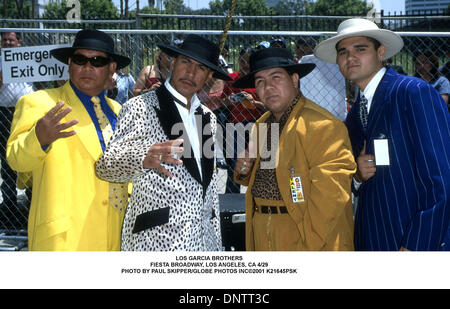 29. April 2001 - LOS GARCIA Brüder. FIESTA BROADWAY, LOS ANGELES, CA 4/29. PAUL SKIPPER / 2001 K21645PSK (Kredit-Bild: © Globe Photos/ZUMAPRESS.com) Stockfoto