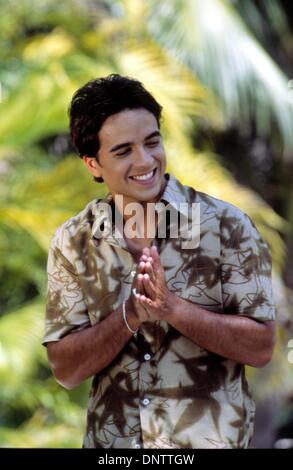 20. September 2001 - Miami, FL, USA - K22961. LUIS FONSI vom BILLBOARD MAGAZINE als BEST NEW ARTIST OF THE YEAR nominiert wird bei der diesjährigen MISS Amerika PAGEANT IN Atlantik Miami ON Samstag, den 22. SEPTEMBER. DIE ZWANZIG JAHRE ALT HEARTHROB IN PUERTO RICO GEBOREN UND WUCHS IN FLORIDA... Kredit (Kredit-Bild: © Globe Photos/ZUMAPRESS.com) Stockfoto