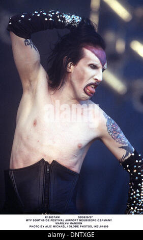 26. Juni 1999 - K16057AM 06/26-27/99.MTV SOUTHSIDE FESTIVAL Flughafen. NEUBIBERG, DEUTSCHLAND. MARILYM MANSON. ALEC MICHAEL / 1999 (Kredit-Bild: © Globe Photos/ZUMAPRESS.com) Stockfoto