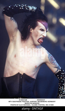 26. Juni 1999 - K16057AM 06/26-27/99.MTV SOUTHSIDE FESTIVAL Flughafen. NEUBIBERG, DEUTSCHLAND. MARILYM MANSON. ALEC MICHAEL / 1999 (Kredit-Bild: © Globe Photos/ZUMAPRESS.com) Stockfoto