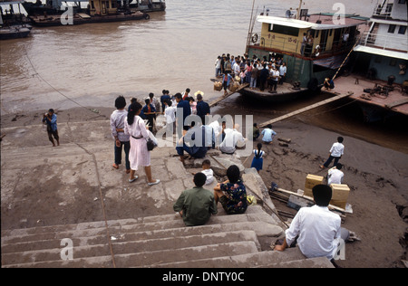 Pier in Chongqing vor der drei--Projekt im Jahr 1987 Schluchten Stockfoto
