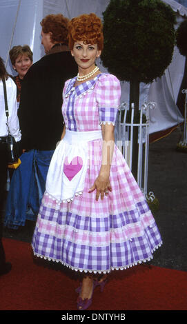 29. Oktober 2001 - K23187AG: 8. jährlichen DREAM HALLOWEEN. BARKER-HÄNGER, SANTA MONICA, CA 10/27/2001.MARLEE MALIN AS LUCILLE BALL. AMY Gräber / 2001 (Kredit-Bild: © Globe Photos/ZUMAPRESS.com) Stockfoto