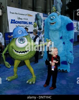 29. Oktober 2001 - K23207MR: Monster INC. PREMIERE.EL CAPITAN THEATER, HOLLYWOOD, CA 28.10.2001.  MARY GIBBS. MILAN RYBA / 2001 (Kredit-Bild: © Globe Photos/ZUMAPRESS.com) Stockfoto